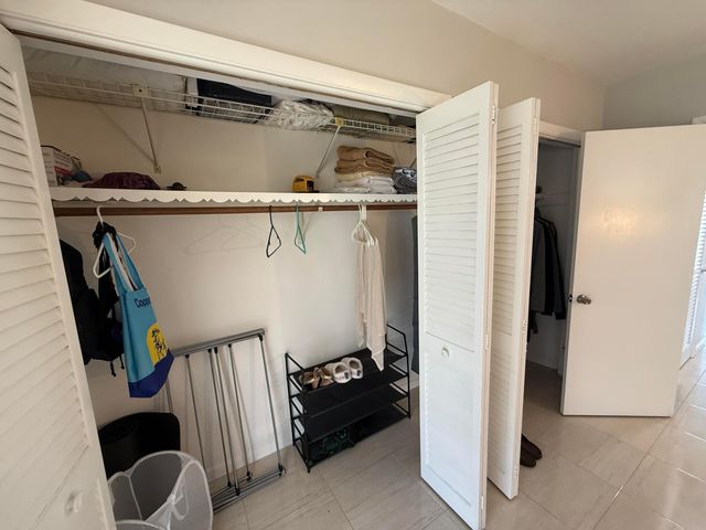 2004 Lake Osborne Drive 4, Lake Worth Beach, FL 33461