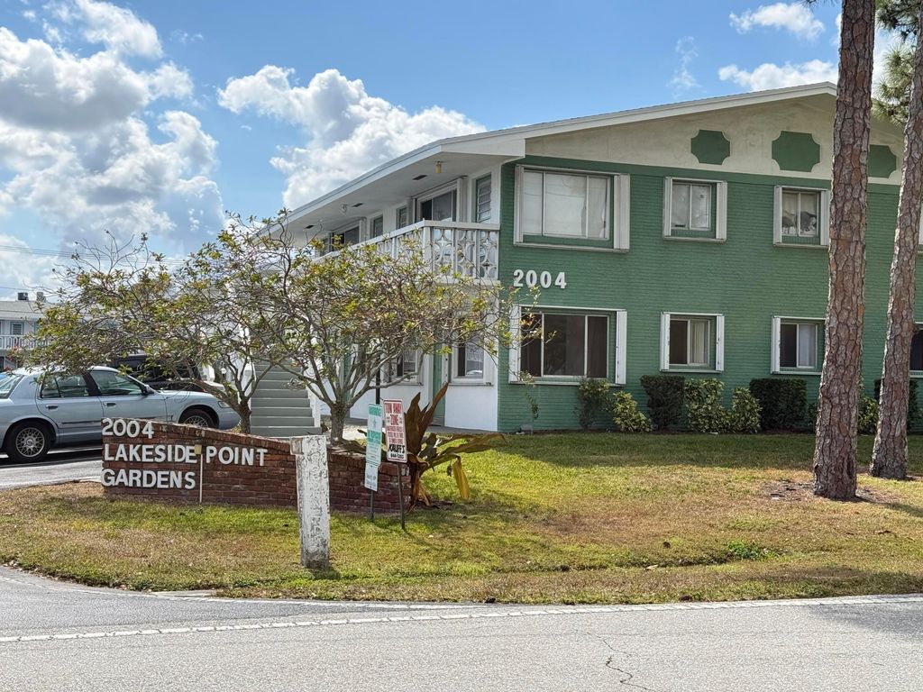 2004 Lake Osborne Drive 4, Lake Worth Beach, FL 33461