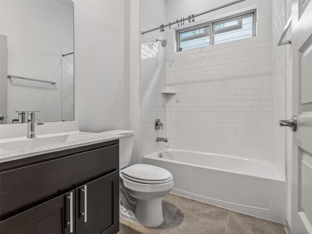 818 Kingwood Drive, League City, TX 77573