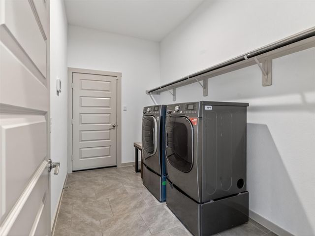 818 Kingwood Drive, League City, TX 77573