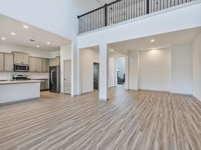 818 Kingwood Drive, League City, TX 77573