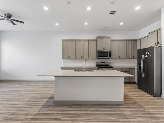 818 Kingwood Drive, League City, TX 77573