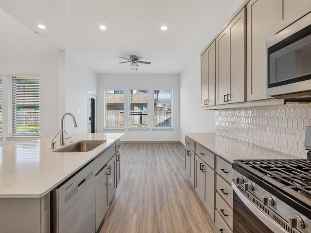 818 Kingwood Drive, League City, TX 77573