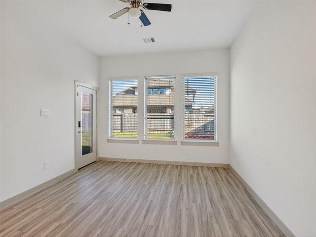 818 Kingwood Drive, League City, TX 77573