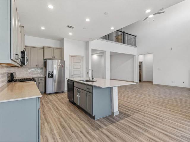 818 Kingwood Drive, League City, TX 77573