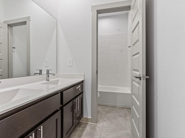 818 Kingwood Drive, League City, TX 77573