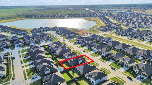 818 Kingwood Drive, League City, TX 77573