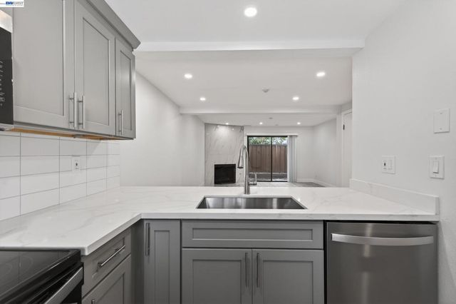 6341 Joaquin Murieta Ave C, Newark, CA 94560