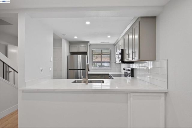 6341 Joaquin Murieta Ave C, Newark, CA 94560