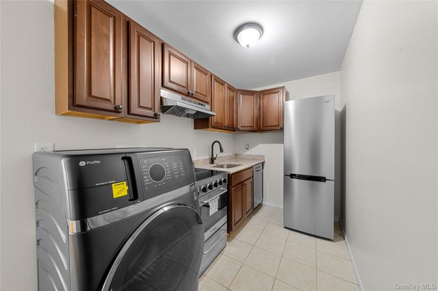 410 Jericho Turnpike 2C, New Hyde Park, NY 11040