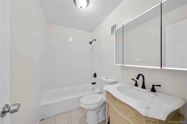 410 Jericho Turnpike 2C, New Hyde Park, NY 11040