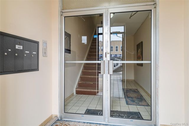 410 Jericho Turnpike 2C, New Hyde Park, NY 11040