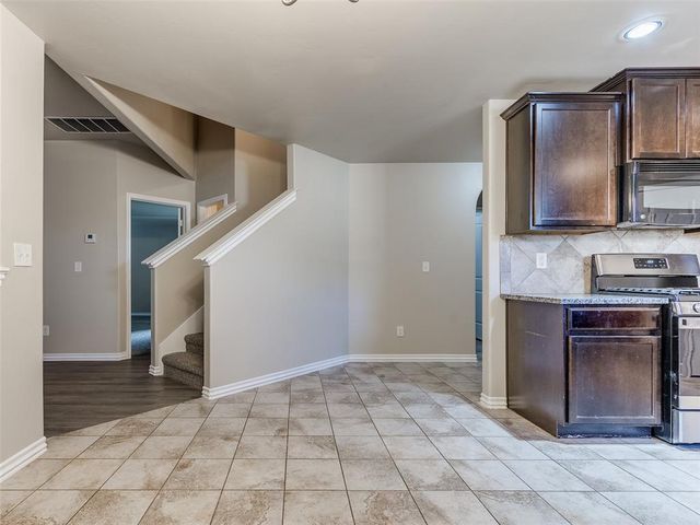 2408 Ressie Lane, Yukon, OK 73099