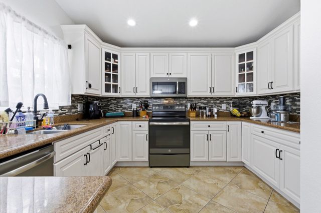 340 Hammocks Trail, Greenacres, FL 33413