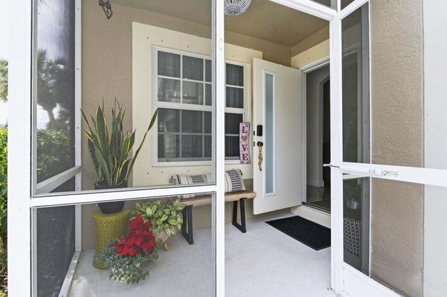 340 Hammocks Trail, Greenacres, FL 33413