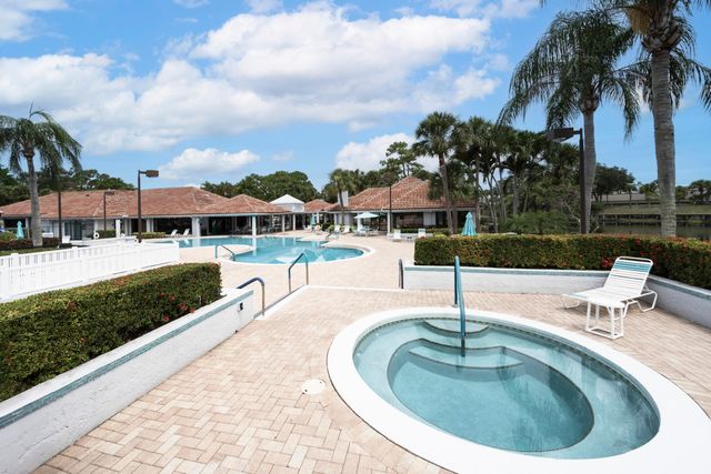 340 Hammocks Trail, Greenacres, FL 33413