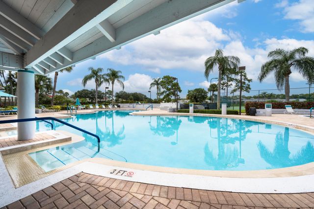 340 Hammocks Trail, Greenacres, FL 33413