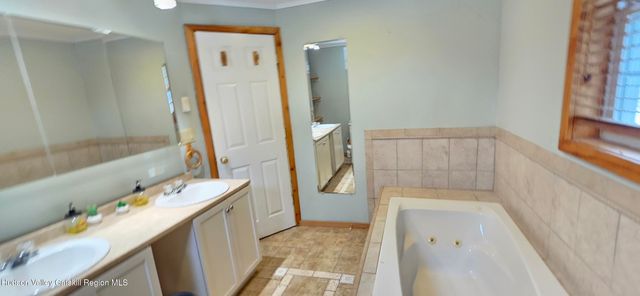 28 Sutton Hollow, Windham, NY 12496