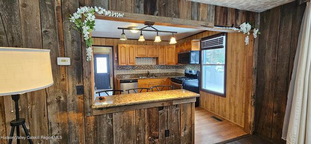 28 Sutton Hollow, Windham, NY 12496