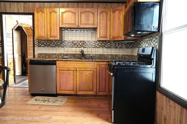 28 Sutton Hollow, Windham, NY 12496