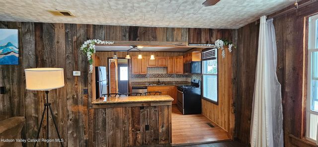 28 Sutton Hollow, Windham, NY 12496