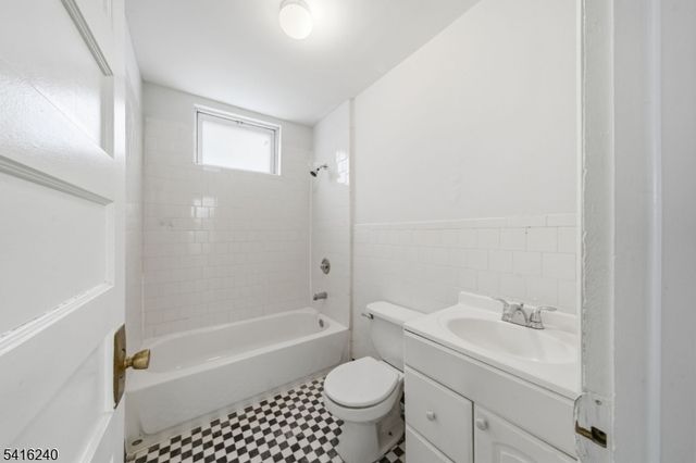 18 Rutland Ave, Kearny Town, NJ 07032