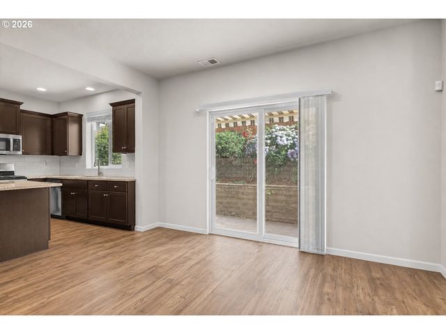 17366 Se BLACKBURN St, Damascus, OR 97089