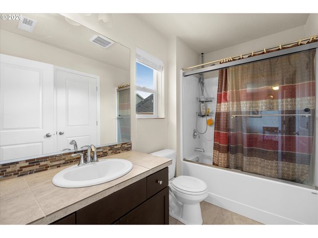 17366 Se BLACKBURN St, Damascus, OR 97089
