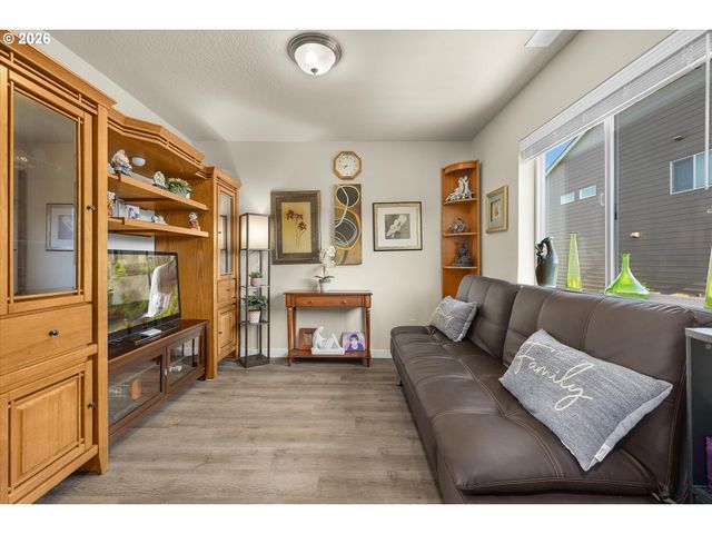 17366 Se BLACKBURN St, Damascus, OR 97089