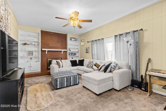 1 Lee Court, Jacksonville, NC 28546