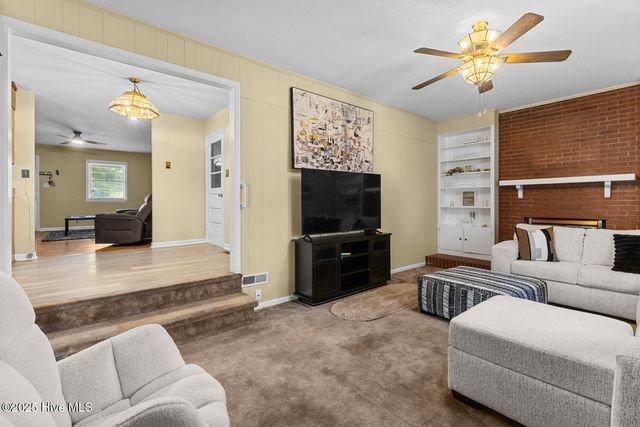 1 Lee Court, Jacksonville, NC 28546