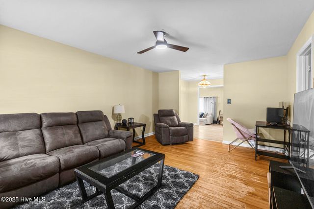 1 Lee Court, Jacksonville, NC 28546