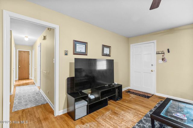 1 Lee Court, Jacksonville, NC 28546