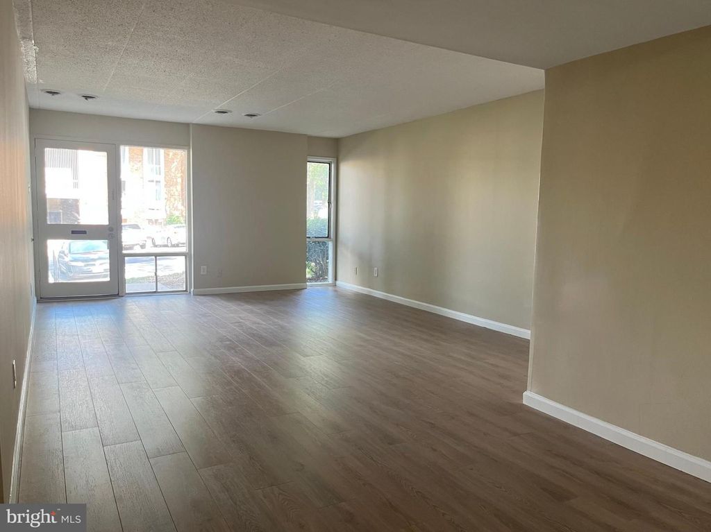 2647 REDCOAT DR #130, Alexandria, VA 22303
