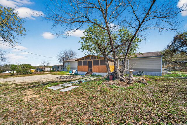21960 PRIEST RD, Elmendorf, TX 78112