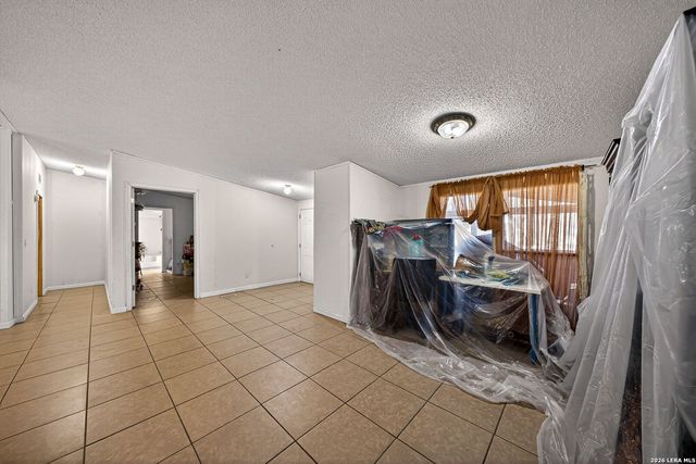 21960 PRIEST RD, Elmendorf, TX 78112