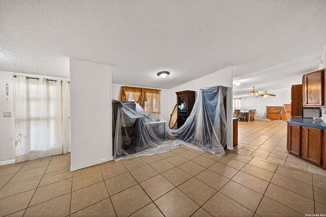 21960 PRIEST RD, Elmendorf, TX 78112