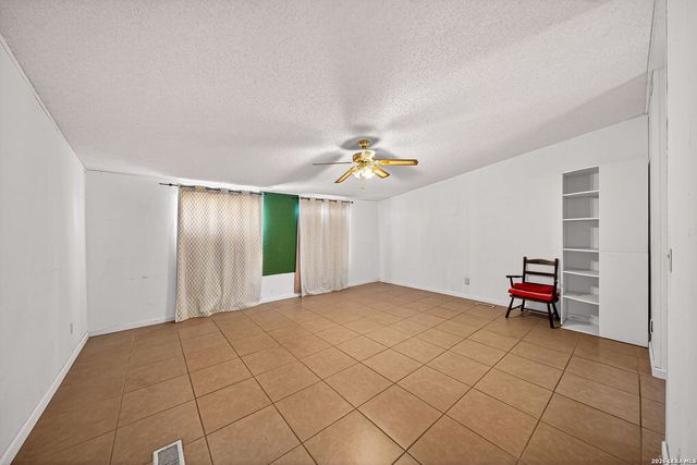 21960 PRIEST RD, Elmendorf, TX 78112