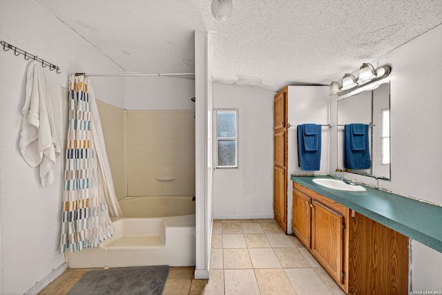 21960 PRIEST RD, Elmendorf, TX 78112