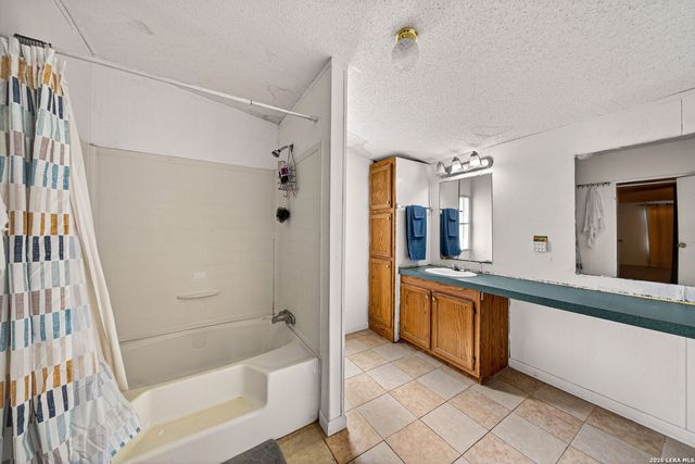 21960 PRIEST RD, Elmendorf, TX 78112