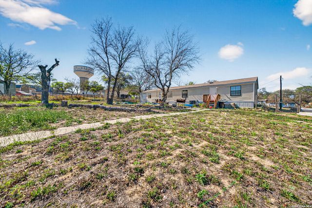 21960 PRIEST RD, Elmendorf, TX 78112