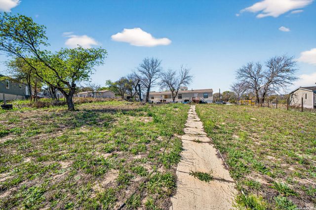 21960 PRIEST RD, Elmendorf, TX 78112