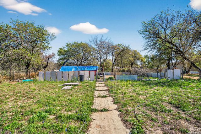 21960 PRIEST RD, Elmendorf, TX 78112