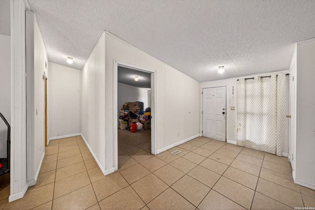 21960 PRIEST RD, Elmendorf, TX 78112