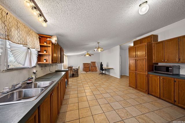 21960 PRIEST RD, Elmendorf, TX 78112