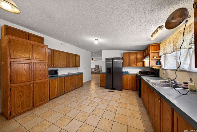 21960 PRIEST RD, Elmendorf, TX 78112