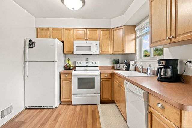 35537 Connecticut Drive, Sterling Heights, MI 48310