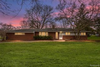 240 E Hurst Drive, Troy, MI 48085