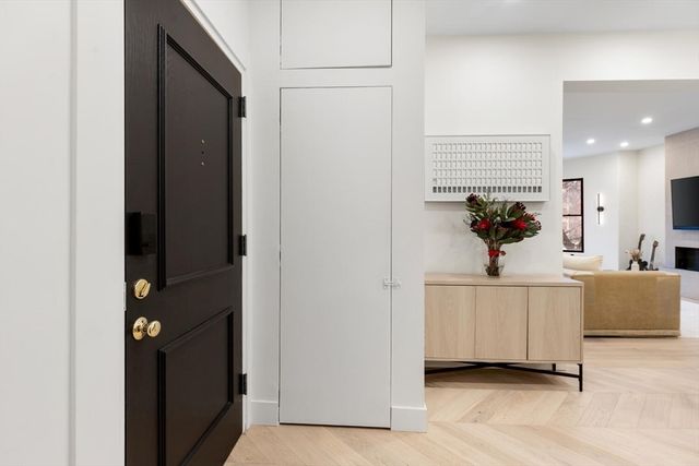382 Commonwealth Ave Apt 24, Boston, MA 02215