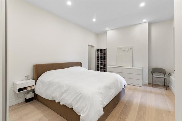 382 Commonwealth Ave Apt 24, Boston, MA 02215